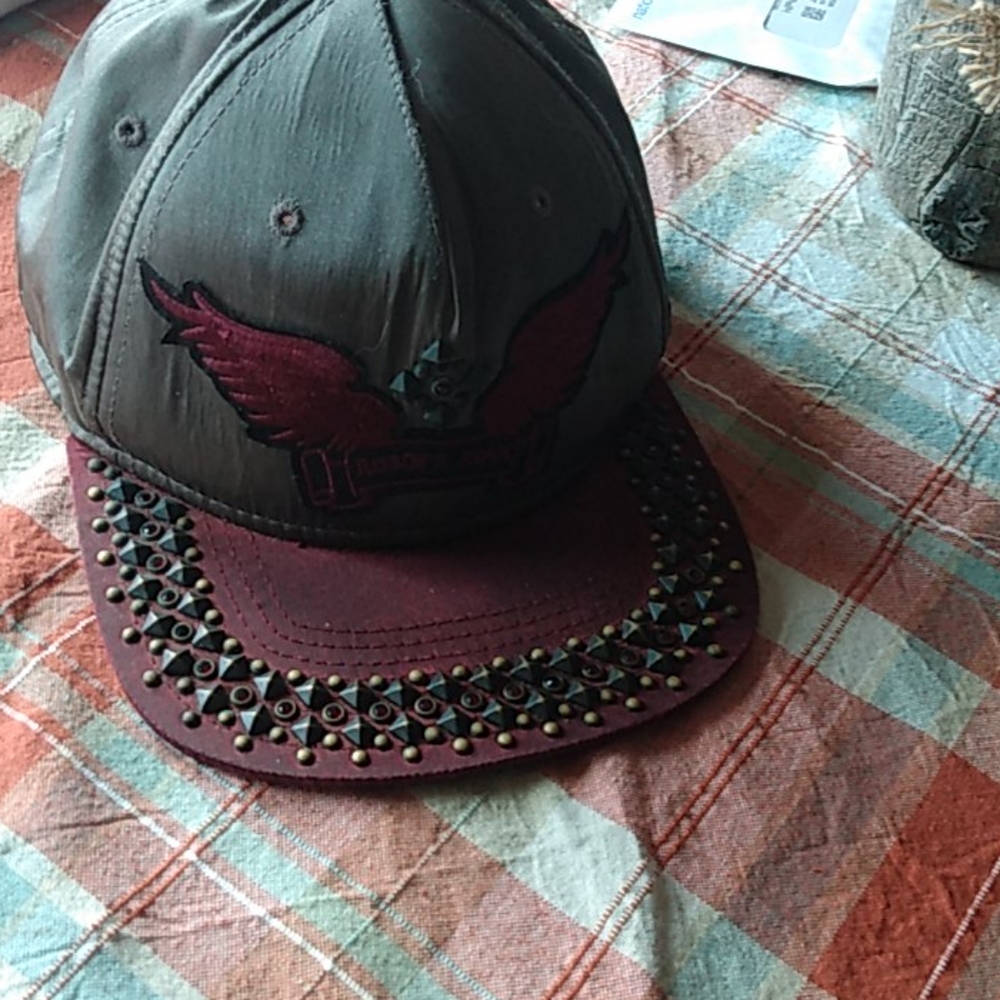 Robin's Jean hat (red wine)